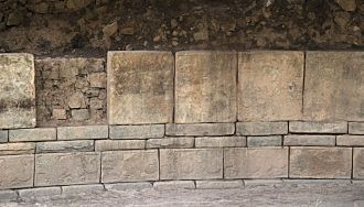 В различных местах комплекса можно увиде