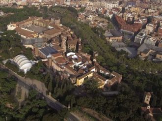 Попав в Испанскую деревню, можно за один