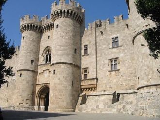 Расписное убранство, которое украшало ин