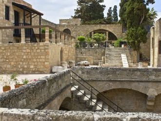 Прочее население жило в Бурге (т.е. Горо