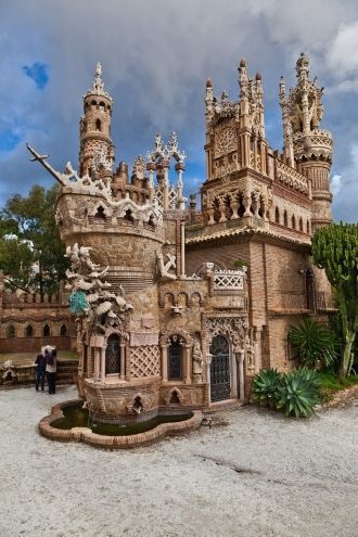 Работа над замком Коломарес закончилась 