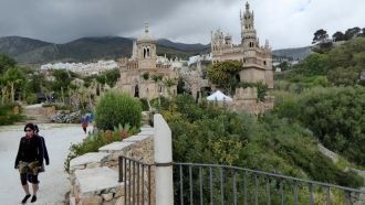 Архитектура замка привлекает внимание, в