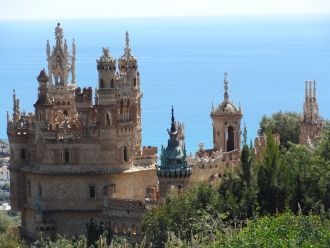 Со смотровой площадки замка Коломарес от