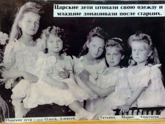 На стендах в музее представлено множеств