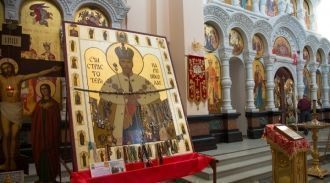 Сам иконостас находится в помещении под 