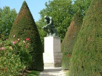 Известная скульптура Родена — Мыслитель,