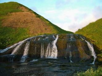 Крутые склоны и уступы морских террас да