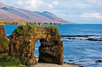 Архипелаг включает около 15 островов, на