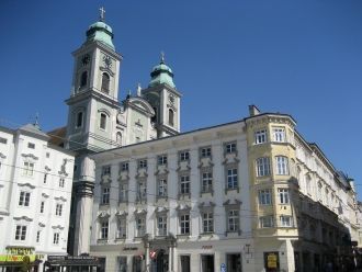 Находится Старый Собор (Alter Dom) недал