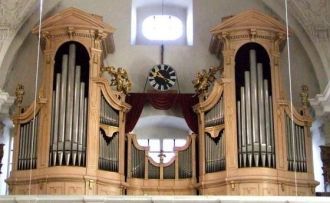 Старинный орган XVIII века дарит посетит