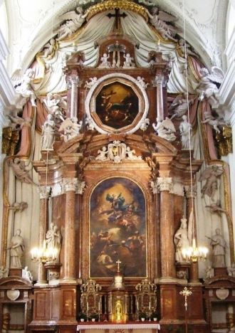 Особо впечатляет, как и положено тому бы