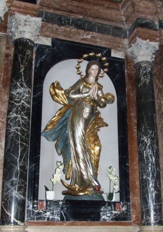 Алтарь Марии. Изображение указывает на ж