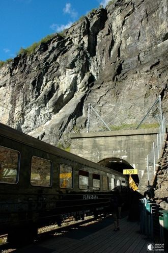 Фломская железная дорога - въезд тоннель