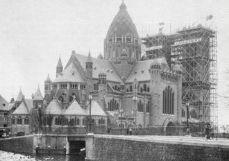 Завершение строительства церкви Синт-Бав