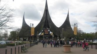 Главный вход в парк аттракционов Эфелинг