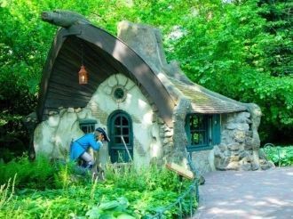 Есть в парке и Villa Volta — дом с множе