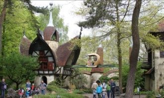 В парке Эфелинг веет духом того времени: