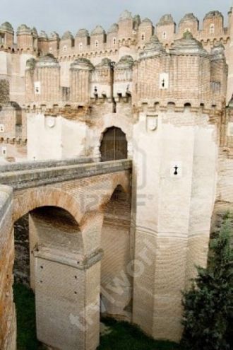 Мост и вход в замок.