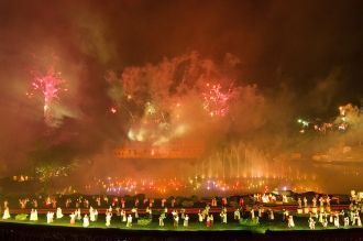 Кульминацией является вечерний спектакль