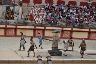 Этот амфитеатр имеет 115 метров в длину 