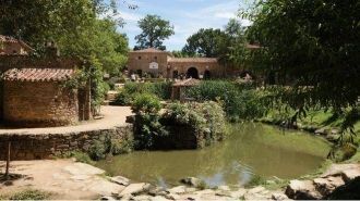 Замок выступал в качестве декорации, на 