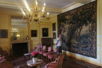 Восстановлена комната принца Жерома, кот