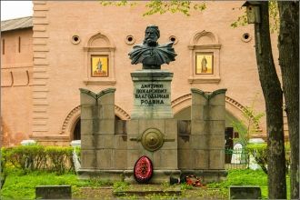 Перед входом в Спасо-Евфимиев монастырь 