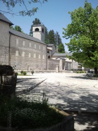 Историки предполагают, что храм возводил