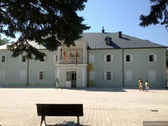 Дворцу, широко известному как музей коро