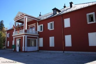 Дворец несколько раз реконструировали, и