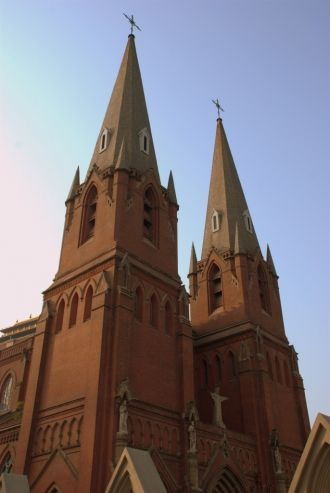 Иезуитов пригласил сюда местный правител