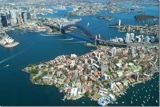 Мост Харбор-Бридж и город Сидней с высот