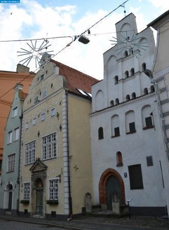 В средние времена стекло стоило очень до