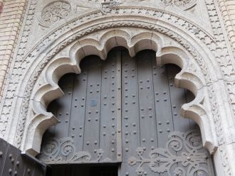 А это фасад, выходящий во двор