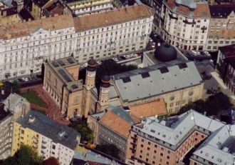 Вид сверху на синагогу