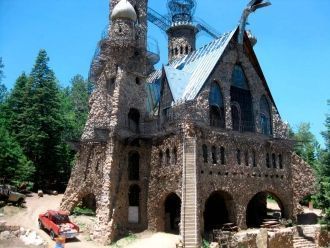 Замок Бишопа оснащен всем тем, что входи