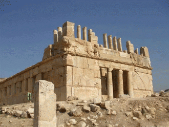 Дворец Ирак-аль-Амир представляет собой 