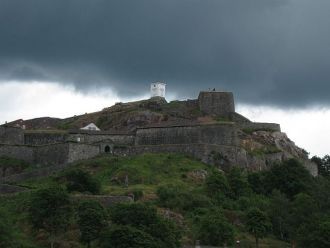 В 1718 году здесь был убит шведский коро