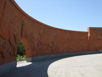 Частью комплекса является мемориальная с