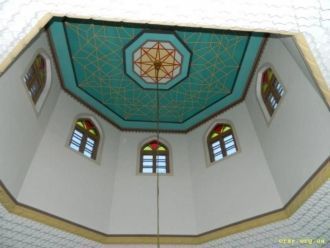 Мечеть по-прежнему не отличалась пышност