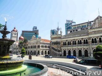 Фасад этого необычайно красивого дворца 