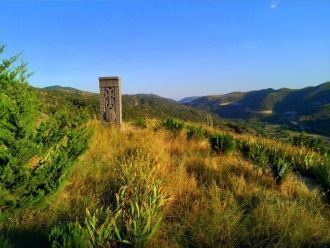 Хачкар (арм. խաչքար, дословно «крест-кам