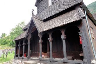 Церковь украшена не только христианскими