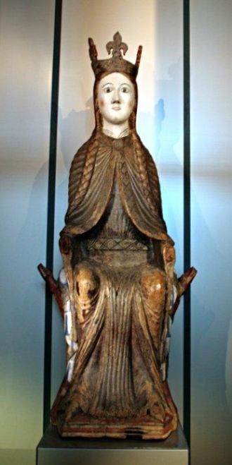 В церкви можно увидеть деревянные изобра