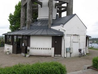 Общая высота холма, на котором расположе