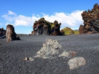 Территория парка охватывает многие извес