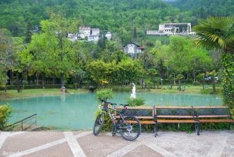 Фонтан и коллонада в Приморском парке.