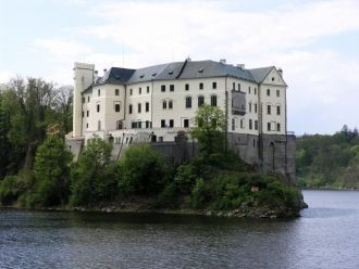 За время своего существования Замок Орли