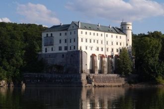 Замок находится всего лишь в 82 километр