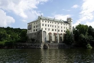 О возникновении замка ходит масса захват